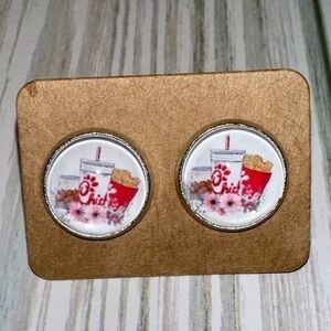 Chick-Fil-a lover round 12mm earring set new